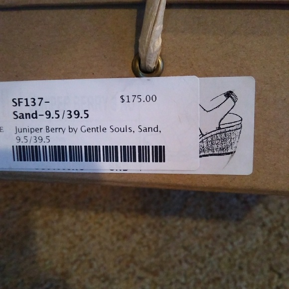 Gentle souls tan genuine suede size 9.5 - Picture 3 of 4